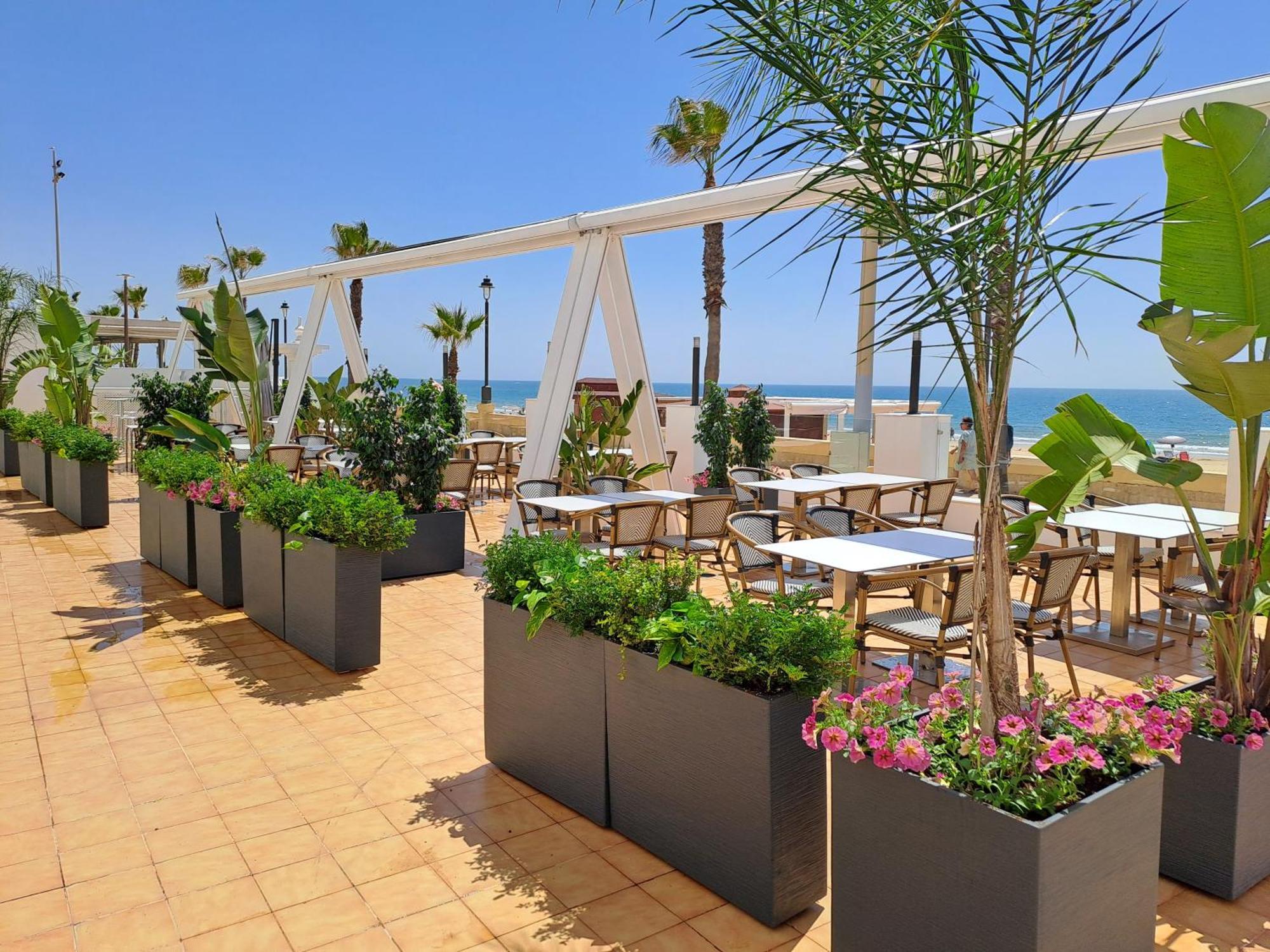 Hotel Vertice Chipiona Mar Bagian luar foto